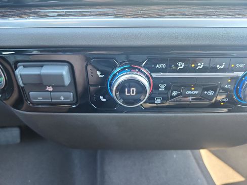 New 2026 GMC Sierra 1500 SLE image 16