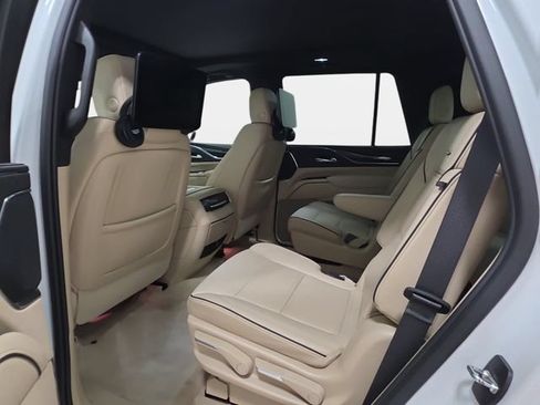 Used 2024 Cadillac Escalade Premium Luxury AWD/4WD image 12