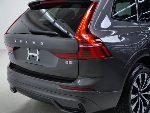 Used 2025 Volvo XC60 B5 Core AWD/4WD image 5