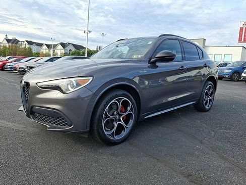 Used 2022 Alfa Romeo Stelvio Veloce image 3
