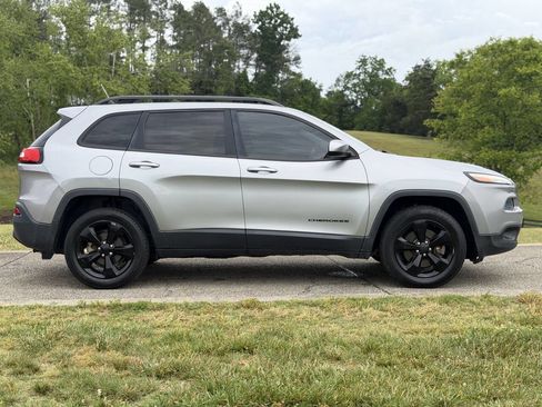 Used 2015 Jeep Cherokee Latitude FWD image 11