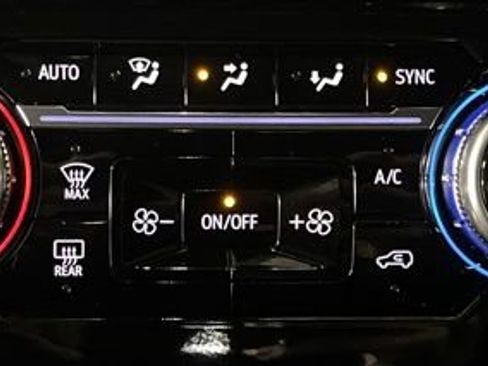 Used 2025 GMC Sierra 1500 Denali w/ Denali Reserve Package AWD/4WD image 39