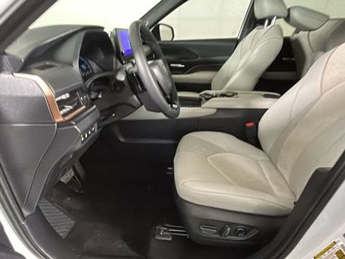 Used 2025 Toyota Grand Highlander AWD Hybrid image 11