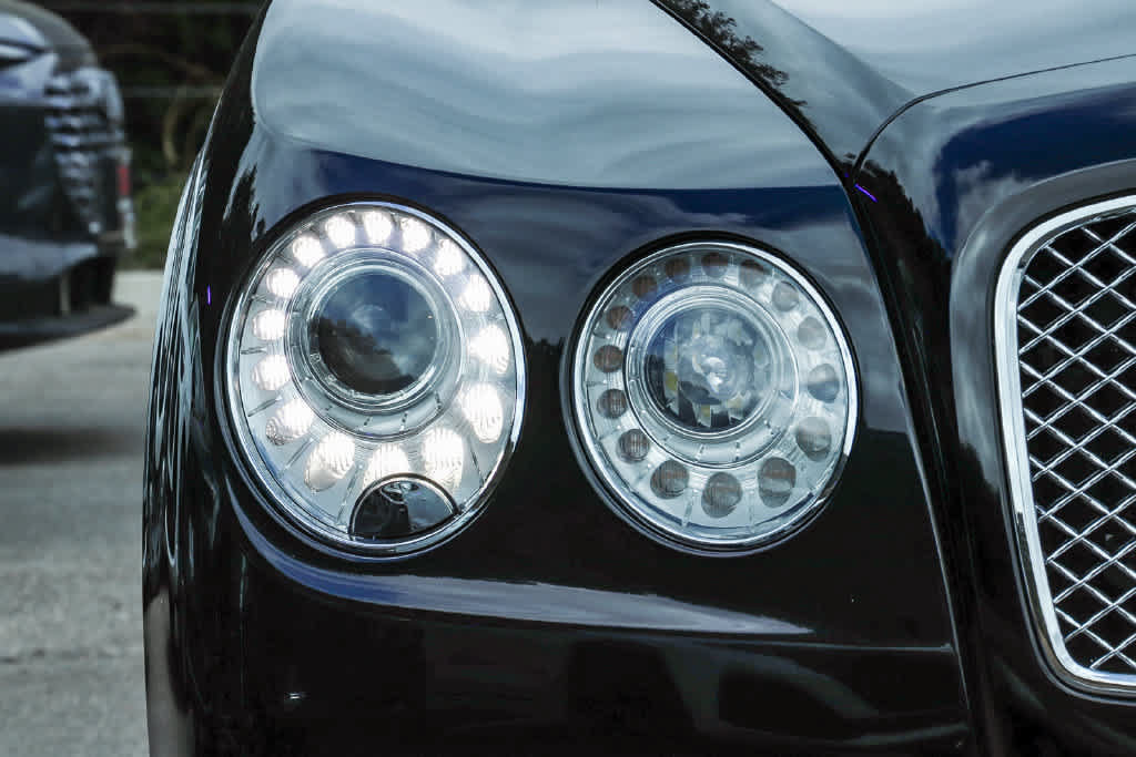 Used 2018 Bentley Flying Spur V8 AWD/4WD image 8