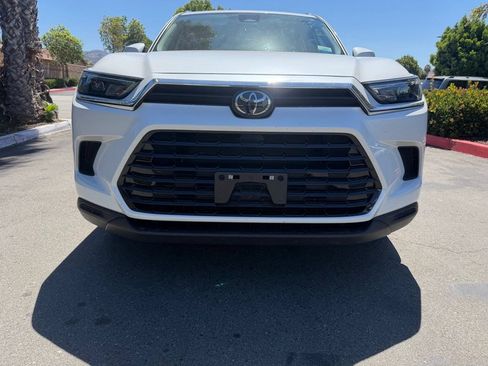 Used 2024 Toyota Grand Highlander AWD image 4