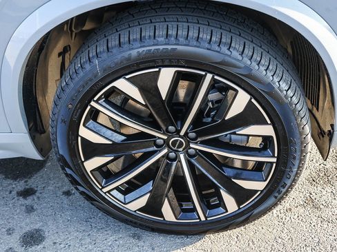 New 2026 Volvo XC90 T8 Plus w/ Protection Package Premier AWD/4WD image 14