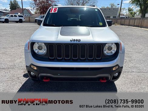 Used 2018 Jeep Renegade Trailhawk AWD/4WD image 2