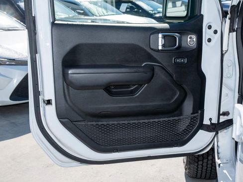 Used 2020 Jeep Wrangler Unlimited Sport S image 11