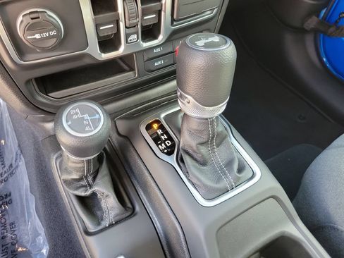 Used 2025 Jeep Wrangler Unlimited Sport AWD/4WD image 18