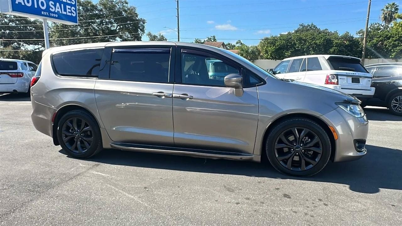 Used 2018 Chrysler Pacifica Touring Plus w/ S Appearance Package FWD image 8