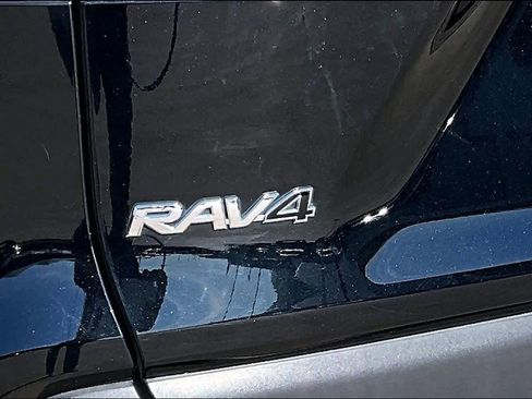 Used 2019 Toyota RAV4 XLE w/ Convenience Package FWD image 30