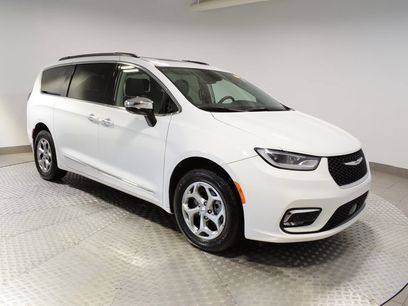Used 2023 Chrysler Pacifica Limited
