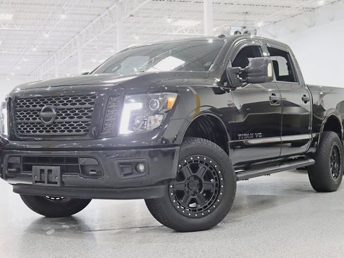 Used 2018 Nissan Titan SV w/ SV Convenience Package image 6