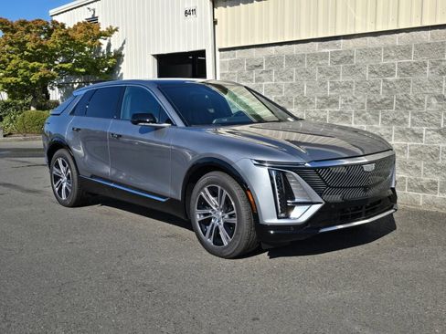 New 2026 Cadillac Lyriq Luxury image 10