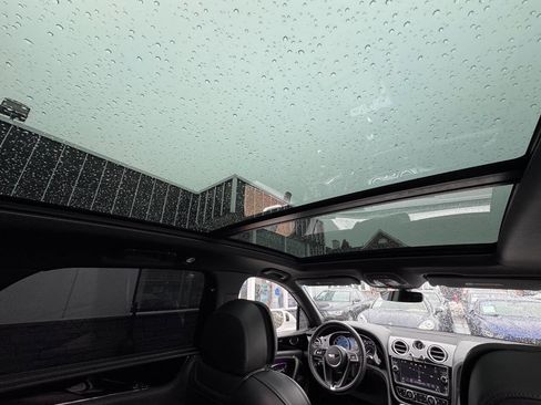 Used 2018 Bentley Bentayga Activity image 33