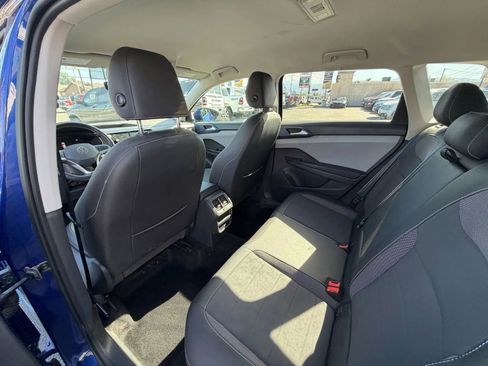 Used 2024 Volkswagen Taos SE image 21