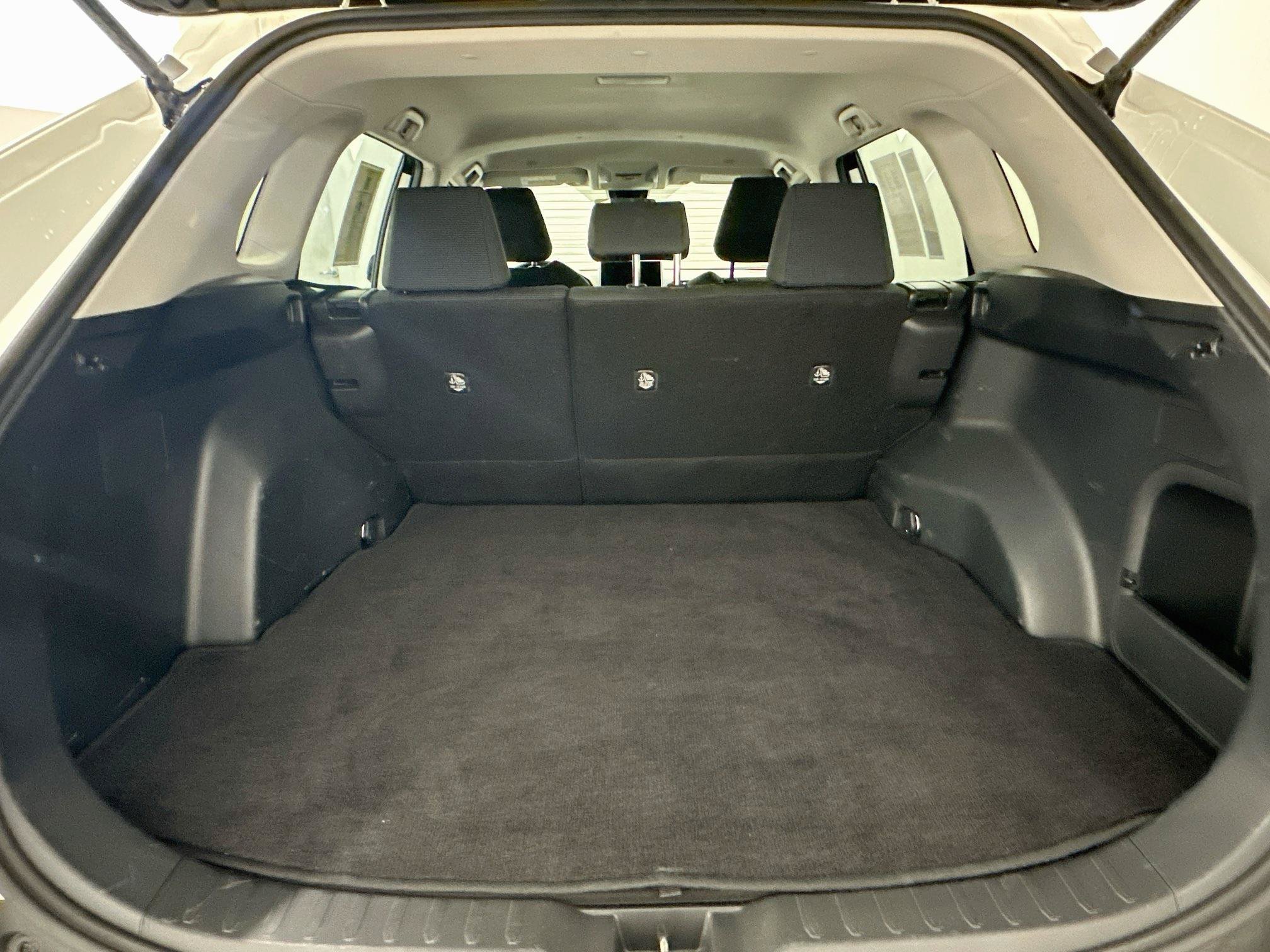 Used 2025 Toyota RAV4 LE AWD/4WD image 30