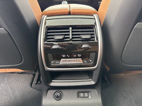 Used 2020 BMW X7 xDrive40i w/ Premium Package AWD/4WD image 26