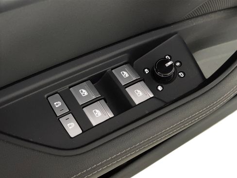 Used 2021 Audi e-tron Premium Plus w/ Premium Plus Package image 14