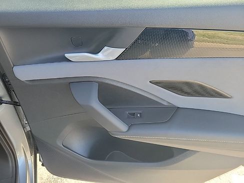 New 2025 Volkswagen Tiguan SE image 44