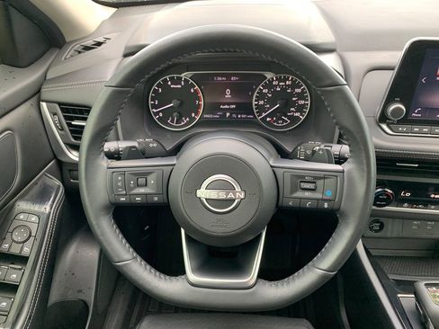 Used 2024 Nissan Rogue SV w/ SV Premium Package image 12