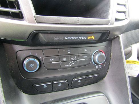 Used 2019 Ford Transit Connect XLT image 16