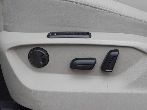 Used 2019 Volkswagen Atlas SEL R-Line AWD/4WD image 33