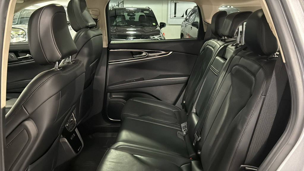 Used 2023 Lincoln Nautilus Reserve AWD/4WD image 22