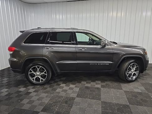 Used 2019 Jeep Grand Cherokee Limited AWD/4WD image 2