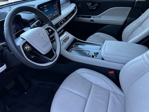 Used 2025 Lincoln Aviator Reserve w/ Illumination Package image 9