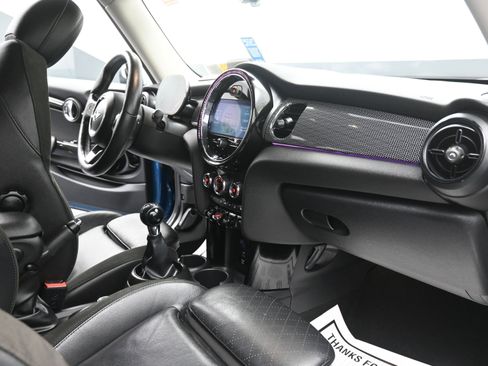 Used 2022 MINI Cooper 2-Door Hardtop image 24