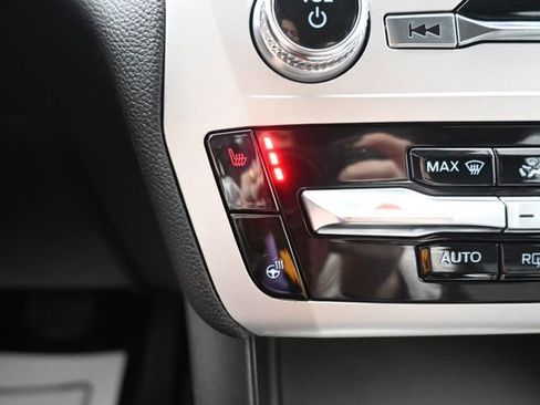 Used 2022 Ford Explorer XLT w/ Equipment Group 202A image 33