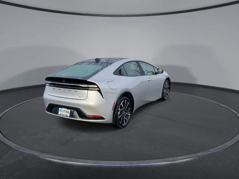 Used 2025 Toyota Prius Plug-In Hybrid image 8