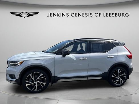 Used 2022 Volvo XC40 T5 R-Design w/ Advanced Package AWD/4WD image 10