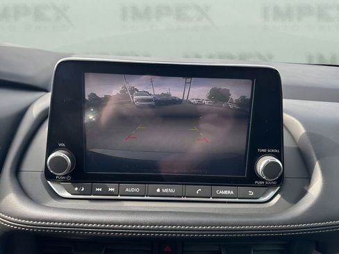 Used 2024 Nissan Rogue S FWD image 19