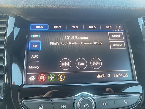 Used 2020 Chevrolet Trax LT w/ LT Convenience Package image 10