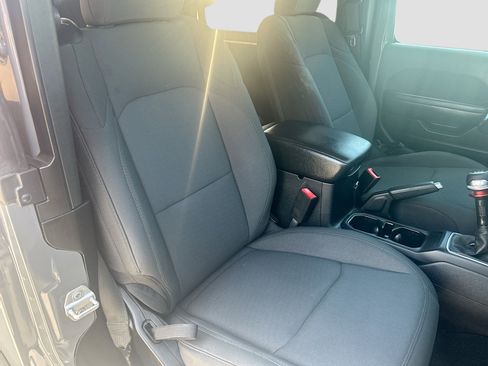 Used 2019 Jeep Wrangler Sport AWD/4WD image 25
