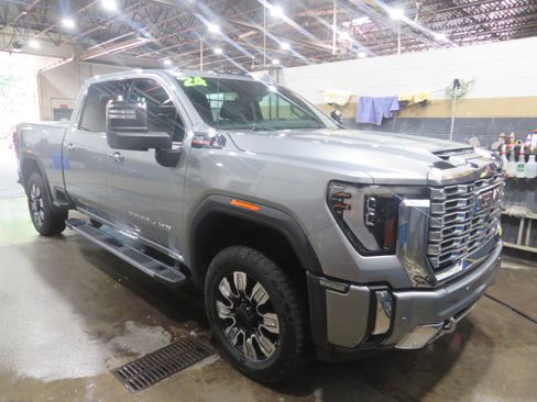 Used 2024 GMC Sierra 3500 Denali w/ Denali Reserve Package AWD/4WD image 1