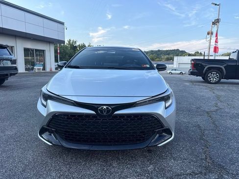 Used 2025 Toyota Corolla Hatchback w/ SE Package FWD image 2