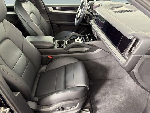 Certified 2024 Porsche Cayenne AWD/4WD image 25