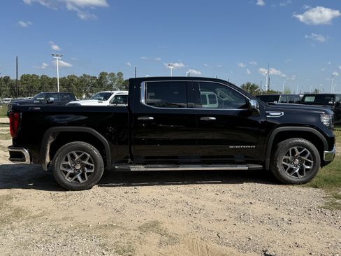New 2026 GMC Sierra 1500 SLT image 3