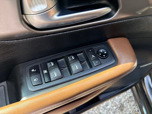 Used 2020 Chrysler Pacifica Limited w/ Advanced Safetytec Group FWD image 8