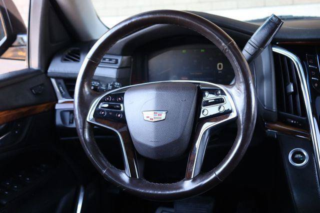 Used 2015 Cadillac Escalade Luxury AWD/4WD image 29