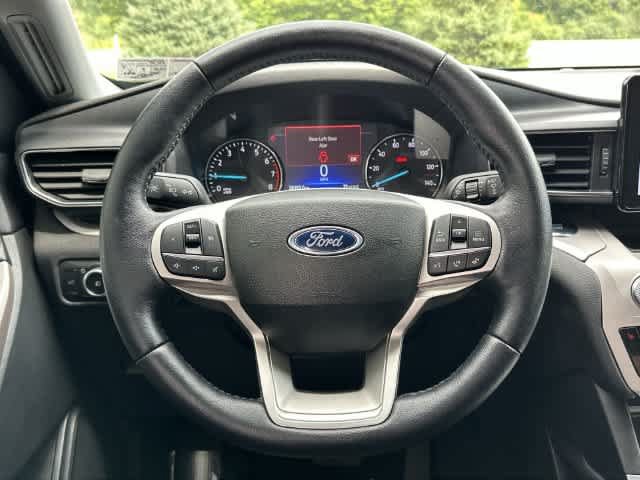Used 2023 Ford Explorer XLT w/ Equipment Group 202A AWD/4WD image 7