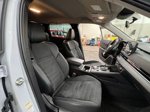 Used 2023 Mitsubishi Outlander SE image 12