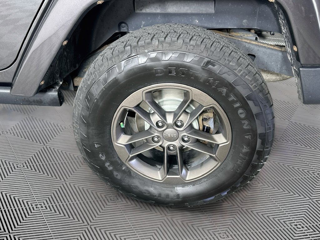 Used 2016 Jeep Wrangler Unlimited Sahara AWD/4WD image 35