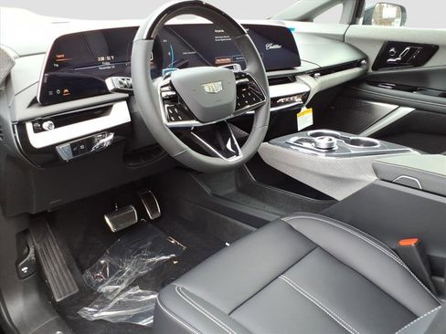New 2026 Cadillac Optiq Luxury 1 image 12