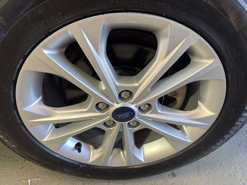 Used 2018 Ford Escape SE FWD image 38