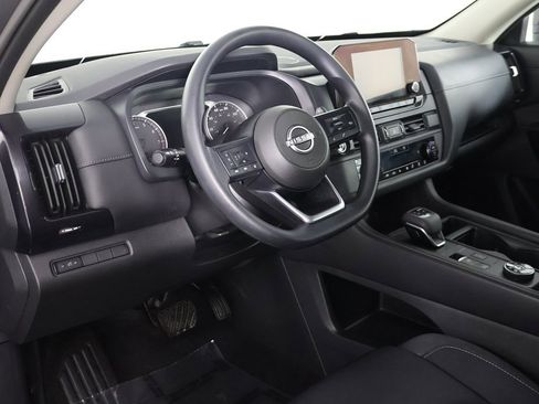 Used 2024 Nissan Pathfinder S image 25