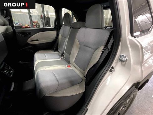 Used 2025 Subaru Forester Premium AWD/4WD image 21